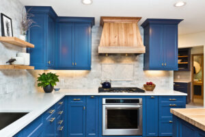 A contemporary kitchen renovation remodeling featuring a center island, hardwood floor and quartz counter.